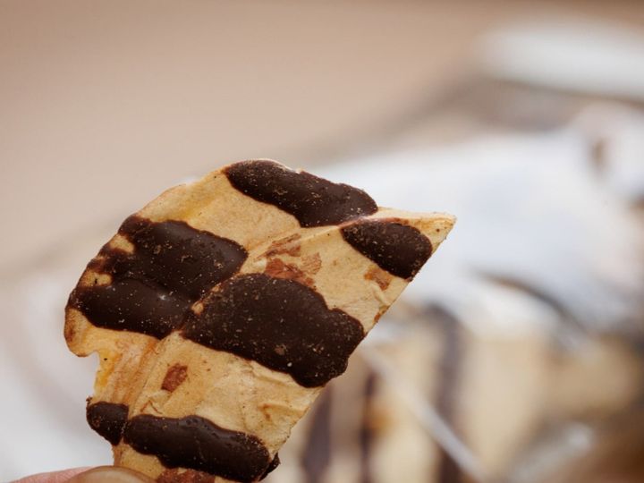 All About ニュース編集部が全国200人を対象に実施した「お土産に関するアンケート」の調査結果から、新年度のあいさつで贈りたい「岩手県のお土産」ランキングを発表！ 2位「チョコ南部プレミアム（小松製菓）」を抑えた1位は？ ※画像はイメージです