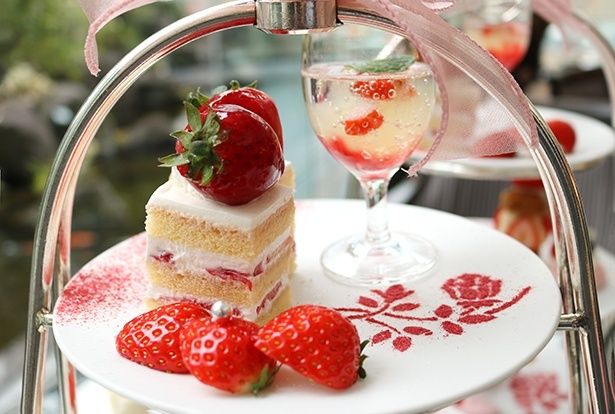 「ストロベリーアフタヌーンティー」1段目のプレート