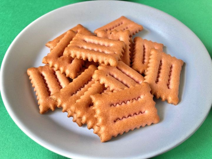 「フルーティな甘爽やかな味が印象的！」「食べ飽きる事のない味わい！」【カルディ】さくらの風味が楽しめる「しるこサンド」