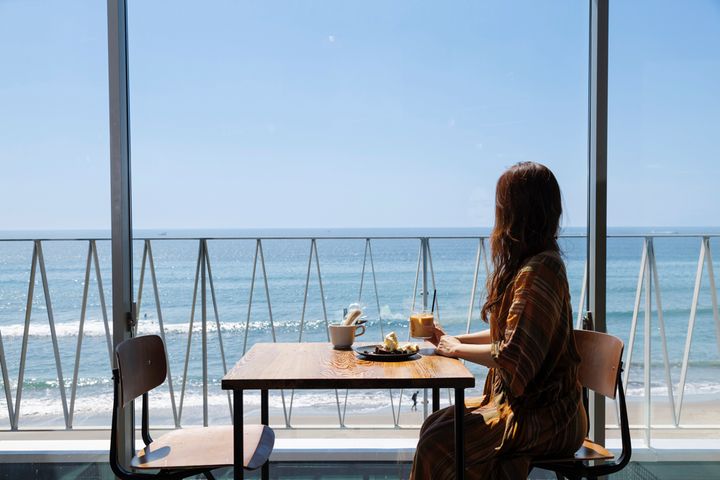 Double Doors NAVY店内席