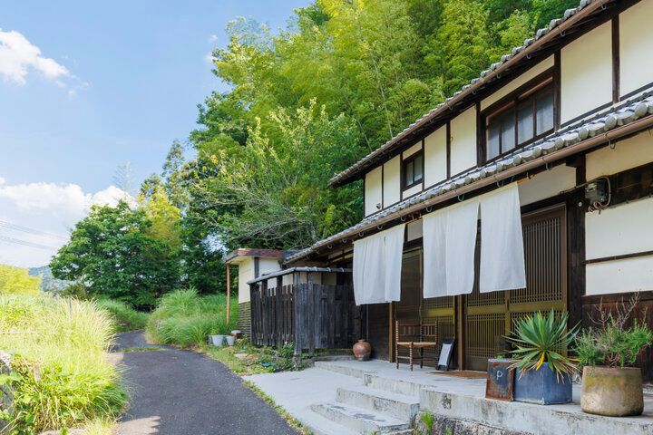 信楽の自然に囲まれた古民家レストラン「ちょっと中華な食堂 alo」で、うつわ使いも楽しいランチを♪