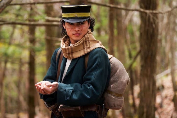 映画『ゴールデンカムイ 網走監獄襲撃編』オフショット （C）野田サトル／集英社 （C）2026 映画「ゴールデンカムイ」製作委員会 width=