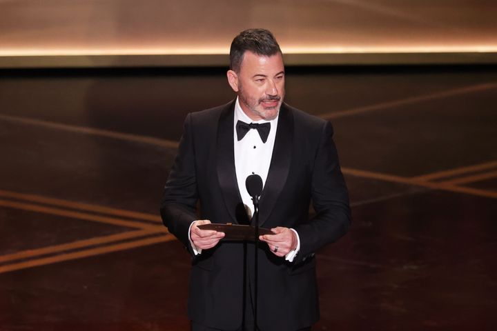 ドキュメンタリー長編賞と短編賞のプレゼンターを務めたジミー・キンメル。