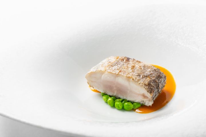 【TACHIUO CACCIUCCO SAUCE(タチウオ カチュッコ ソース)】<br /> トスカーナの伝統的な魚介煮込みを、土地の食材のみで再解釈した魚料理。