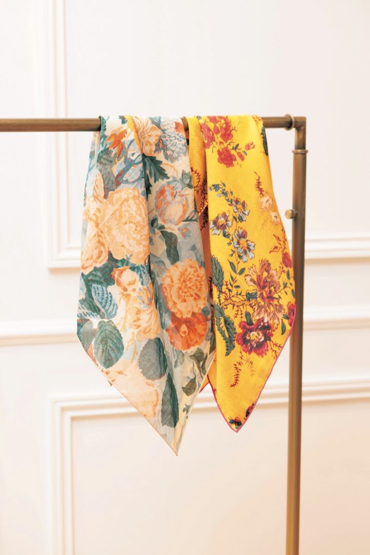 タピノワールのスカーフ