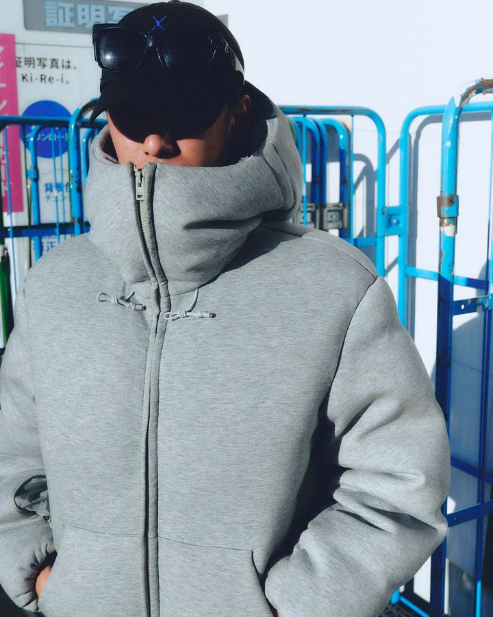 【スナップ】全身グレーでも…部屋着感が出ないようにしたポイントとは