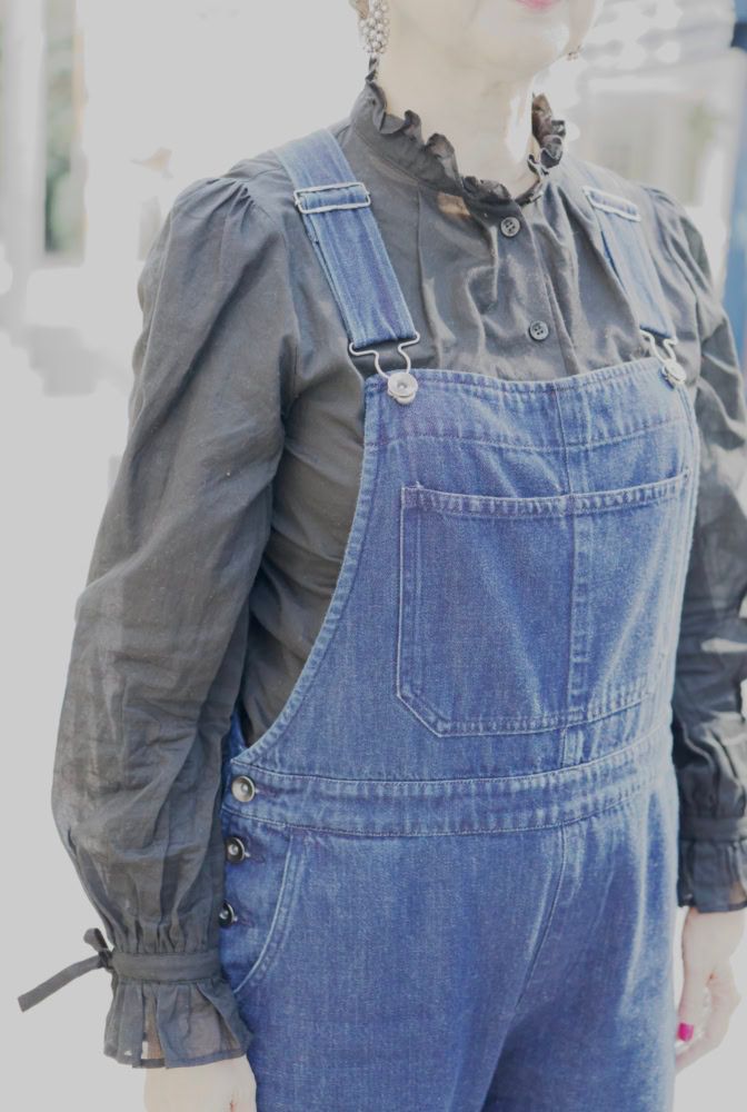 60代お手本スナップ_中町由実子さん_大人見えするサロペットコーデ