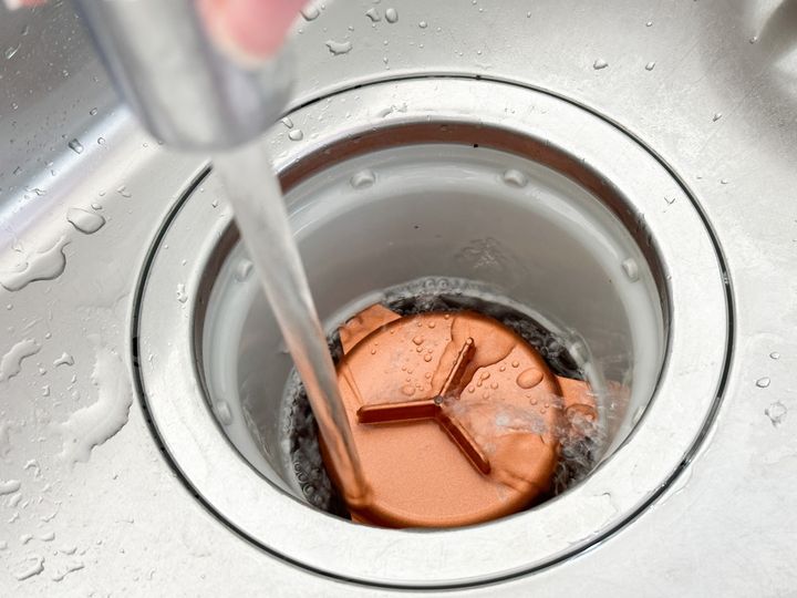 1日の最後に水道水を流し、たまっている水をきれいなものにしておく