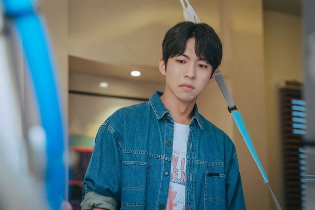 ジェームスの敵を討つことを誓うグホ 『コンフィデンスマンKR』Prime Videoで独占配信中（C）2025 TME Group Co.,Ltd. All Rights Reserved.