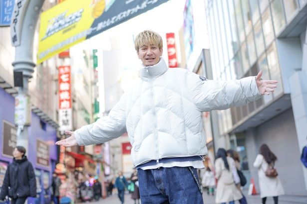 思い出の地、渋谷センター街(バスケットボールストリート)ではしゃぐJOY