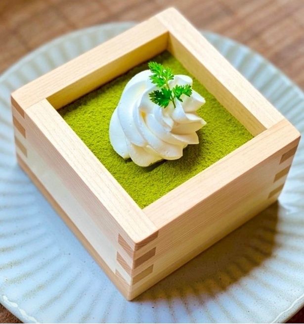 看板メニューの「豆腐ティラミス」 写真提供＝KAYA cafe神戸元町店