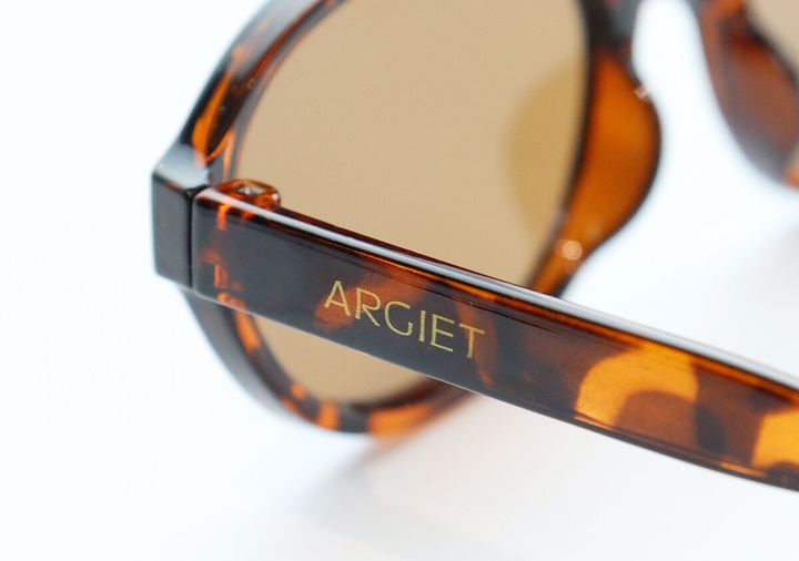 素敵なあの人ARGIET偏光サングラスゴールドロゴ