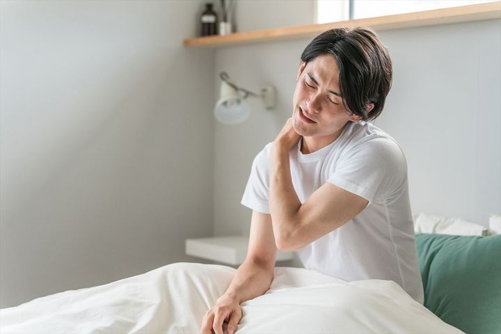 「寝違え」をしてしまう原因とは？