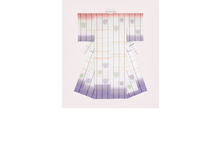 《夢の浮橋》 2025年 志村ふくみ 監修 制作 都機工房 絹糸／紅花、茜、紫根、藍、刈安 【通期展示】