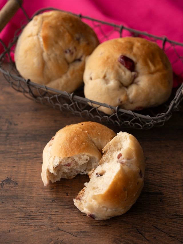 成城石井自家製 ごろっとマカダミアとクランベリーのもっちり湯種ベーグル 3個 496円