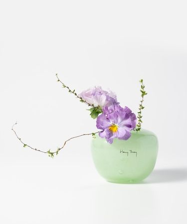 ベルギーのフラワーベースブランド「Henry Dean」から、春らしい新カラーが登場！
