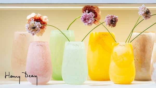 ベルギーのフラワーベースブランド「Henry Dean」から、春らしい新カラーが登場！