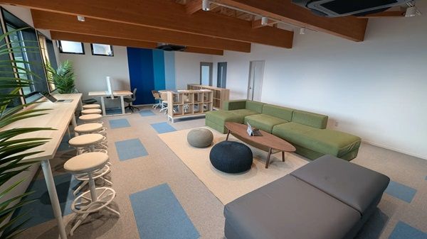 【長野県飯田市】予約不要＆従量課金コワーキングスペース「いいオフィス飯田 by Comes」がオープン。南アルプスの絶景とともに働く！