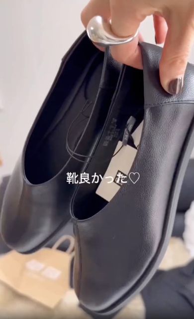 黒のUNIQLO:Cスクエアフラットシューズ