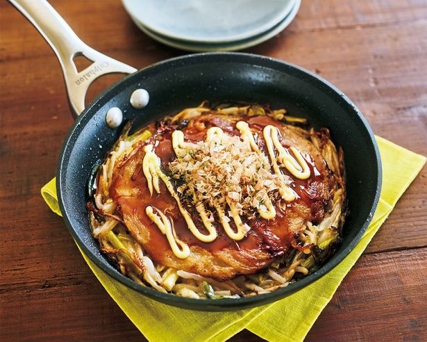 もやしと豚バラのヘルシーお好み焼き（料理・上島亜紀、撮影・難波雄史） （C）レタスクラブ編集部