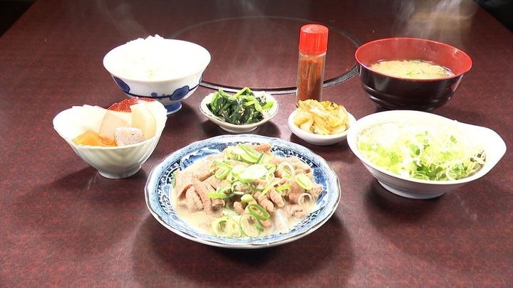 3月17日放送の「ヒューマングルメンタリー オモウマい店」に登場する「ホルモン煮込み定食」（中京テレビ提供）