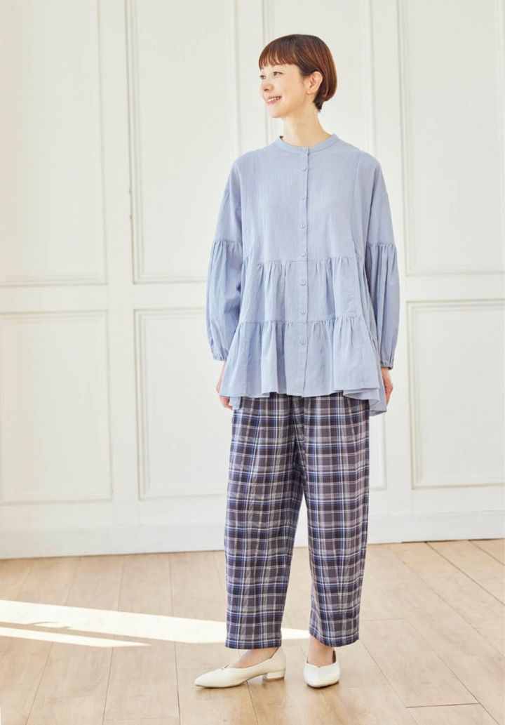 パンツ¥2,420、シャツ¥2,189、靴￥2,420（すべてシーズン リーズン バイ リン アンド レッド／しまむら）