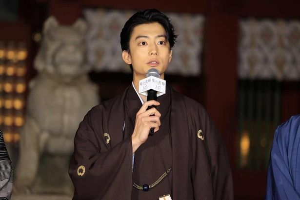 狐月瑶太役の伊藤健太郎 [C] 2026「鬼の花嫁」製作委員会