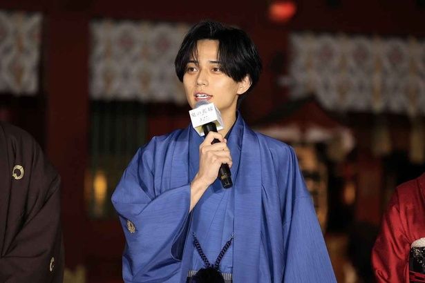 鬼龍院玲夜役の永瀬廉 [C] 2026「鬼の花嫁」製作委員会