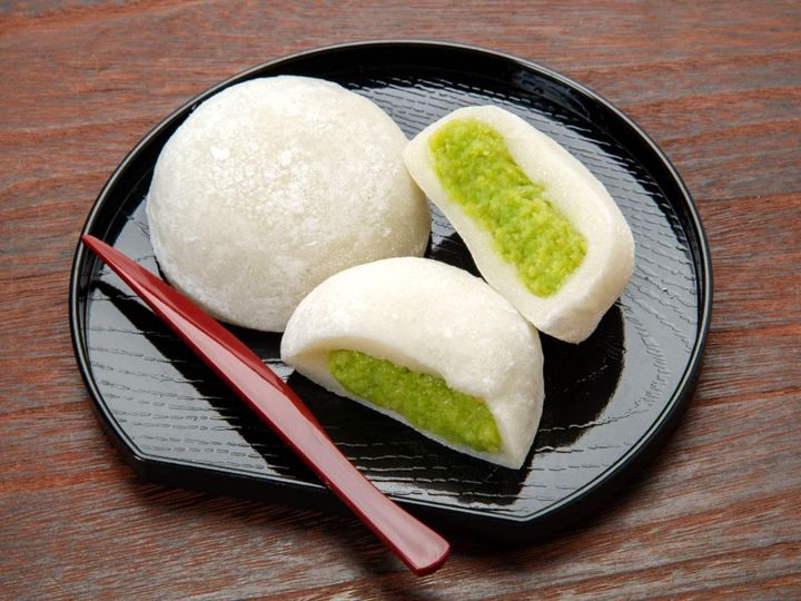 All About ニュース編集部が全国200人を対象に実施した「お土産に関するアンケート」の調査結果から、新年度のあいさつで贈りたい「宮城県のお土産」ランキングを発表！ 2位「仙台名物ずんだ餅（菓匠三全）」を抑えた1位は？ ※画像はイメージです