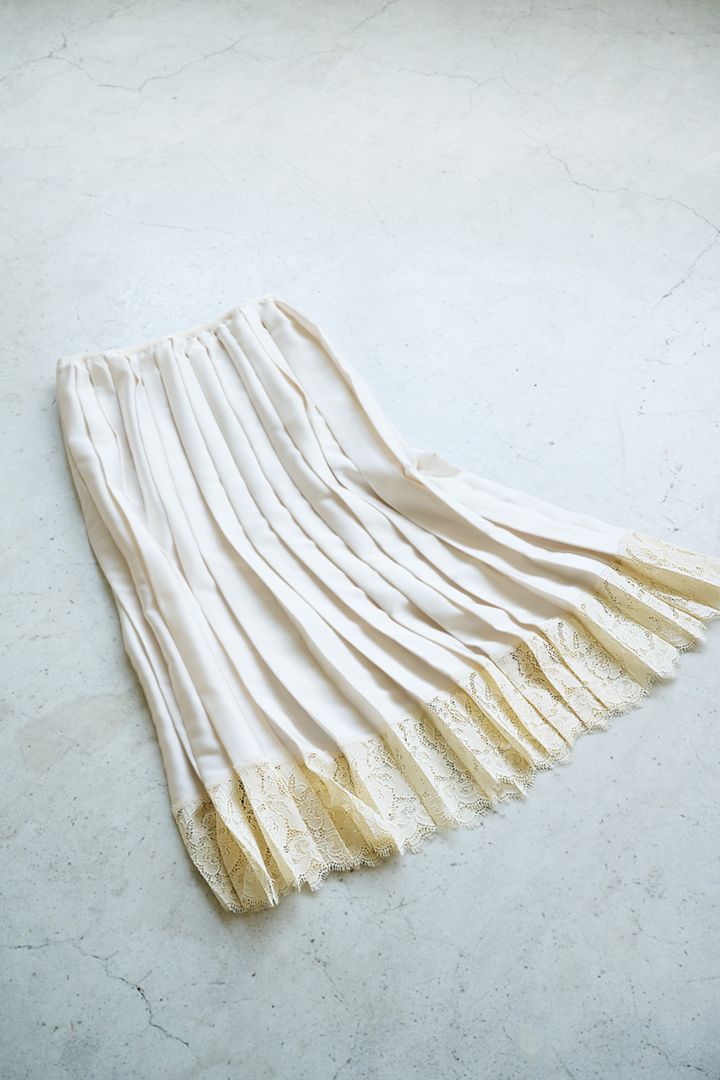 スカート¥53,900／セオリーリュクス（リンク・セオリー・ジャパン）