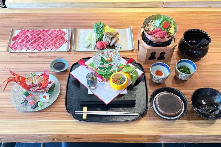 「ブランド和牛を愉しむすきしゃぶ会席」 ※写真はコースの一部。内容は時期によって変更する場合あり。