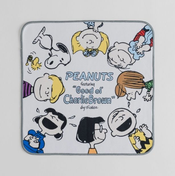 ノベルティの「くっつき風呂敷タオル」。ピーナッツ・ギャングが勢ぞろい