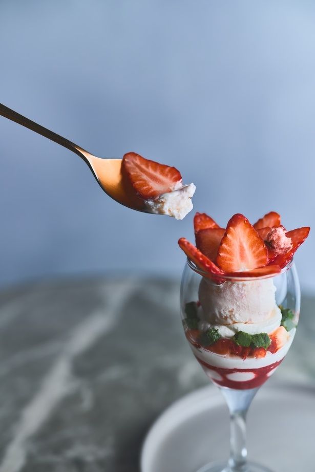 桜薫る苺グラスパフェ(1780円)