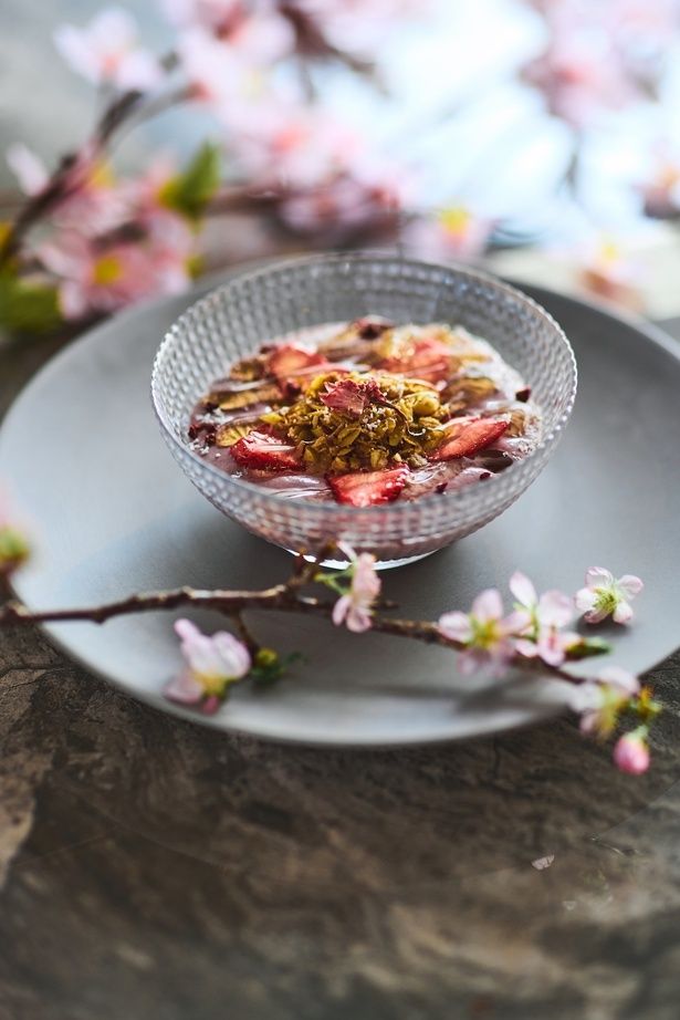 桜色のヨーグルトアサイーボウル(1980円)