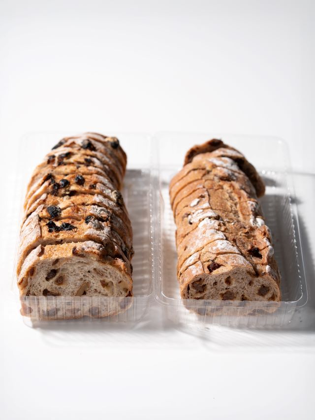 成城石井自家製 レーズンと胡桃のカンパーニュスライス