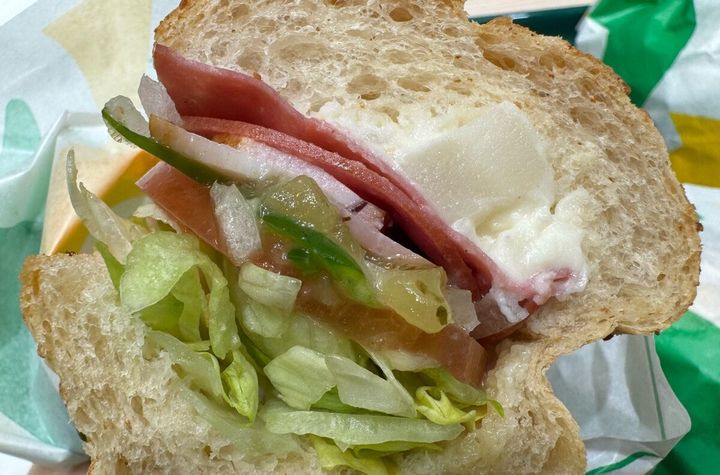 ポテトサラダが加わることでひと口ごとの満足度が格段にアップ！