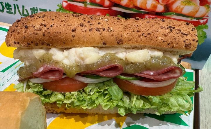 人気メニューも春仕様に！「チミチュリ＆BLTポテト」