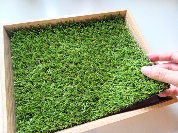 ポストに『人工芝』を敷くだけで…！？意外すぎるけど超便利。知らなきゃ損な【100均】ライフハック