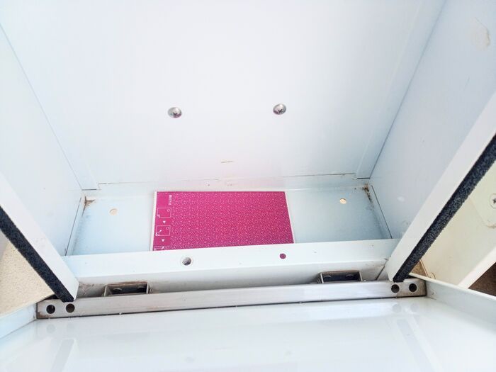 ポストに『人工芝』を敷くだけで…！？意外すぎるけど超便利。知らなきゃ損な【100均】ライフハック