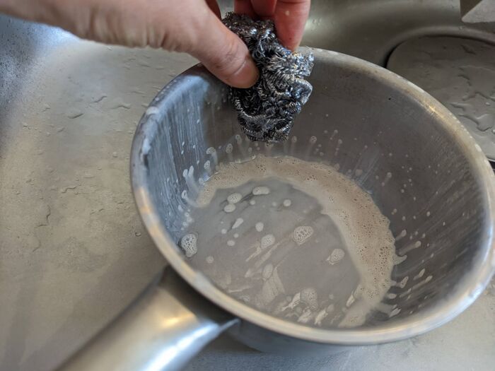 この手があったか！リンゴの皮はすぐ冷凍or乾燥が正解♪家事にメチャ使える便利アイテムに