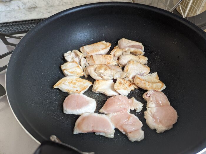 この手があったか！リンゴの皮はすぐ冷凍or乾燥が正解♪家事にメチャ使える便利アイテムに