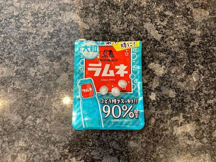 小さな『ラムネの袋』をバッグに入れておくと→外出時に大活躍♡捨てる前にもうひと働き！