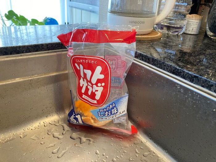 小さな『ラムネの袋』をバッグに入れておくと→外出時に大活躍♡捨てる前にもうひと働き！