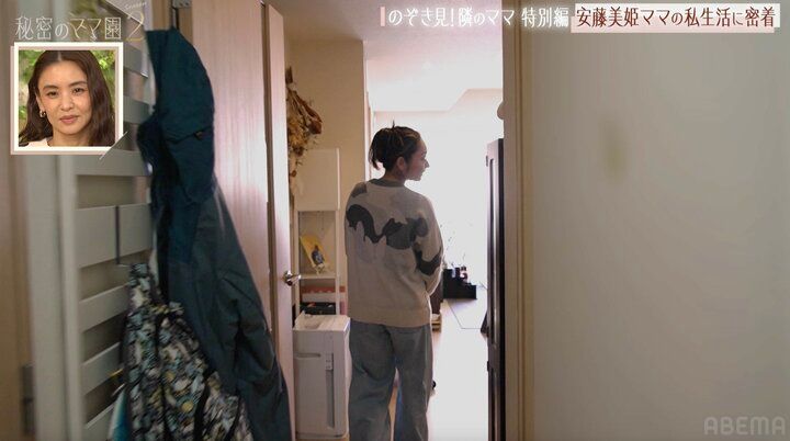 【写真・画像】安藤美姫、12歳長女との私生活を公開 食器から置物まで“ひまわり”だらけの自宅に驚きの声 2枚目