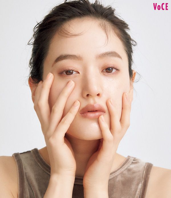 クレンジングオイルでファンデーションを落とす