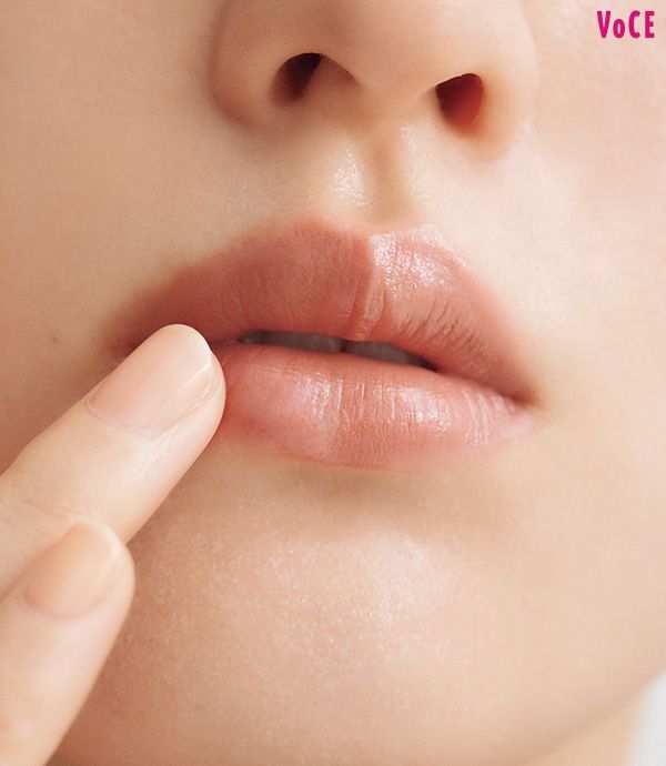 ポイントメイクだけ指で絡めとる