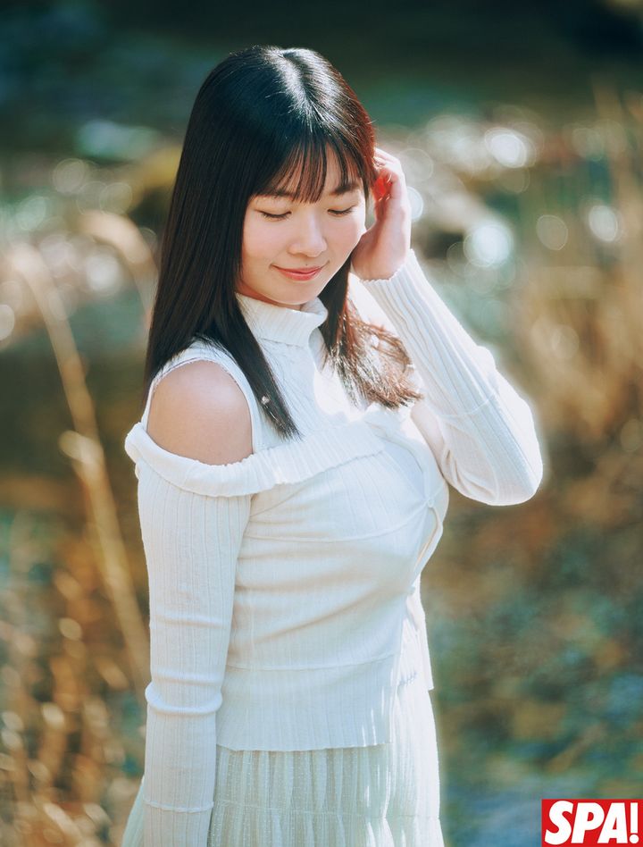 「週刊SPA！」（扶桑社）24日・31日合併号より秋田そな 撮影／岡本武士 ヘアメイク／mahiro スタイリング／八杉直美 width=