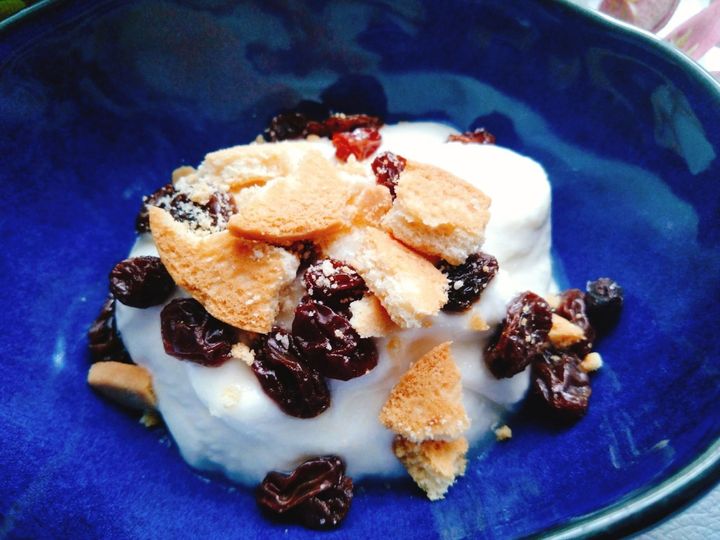 トッピングはお好み。アレンジいっぱいヨーグルト濃厚ケーキ