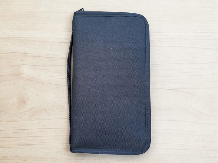 「ポリエステル パスポートケース クリアポケット付」（税込2290円）