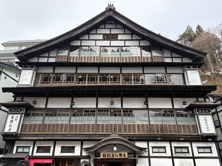 All About ニュース編集部のメンバーに調査した、「泊まってよかったホテル」を紹介します。今回取り上げるのは、山形県の「銀山温泉 古勢起屋別館」です。